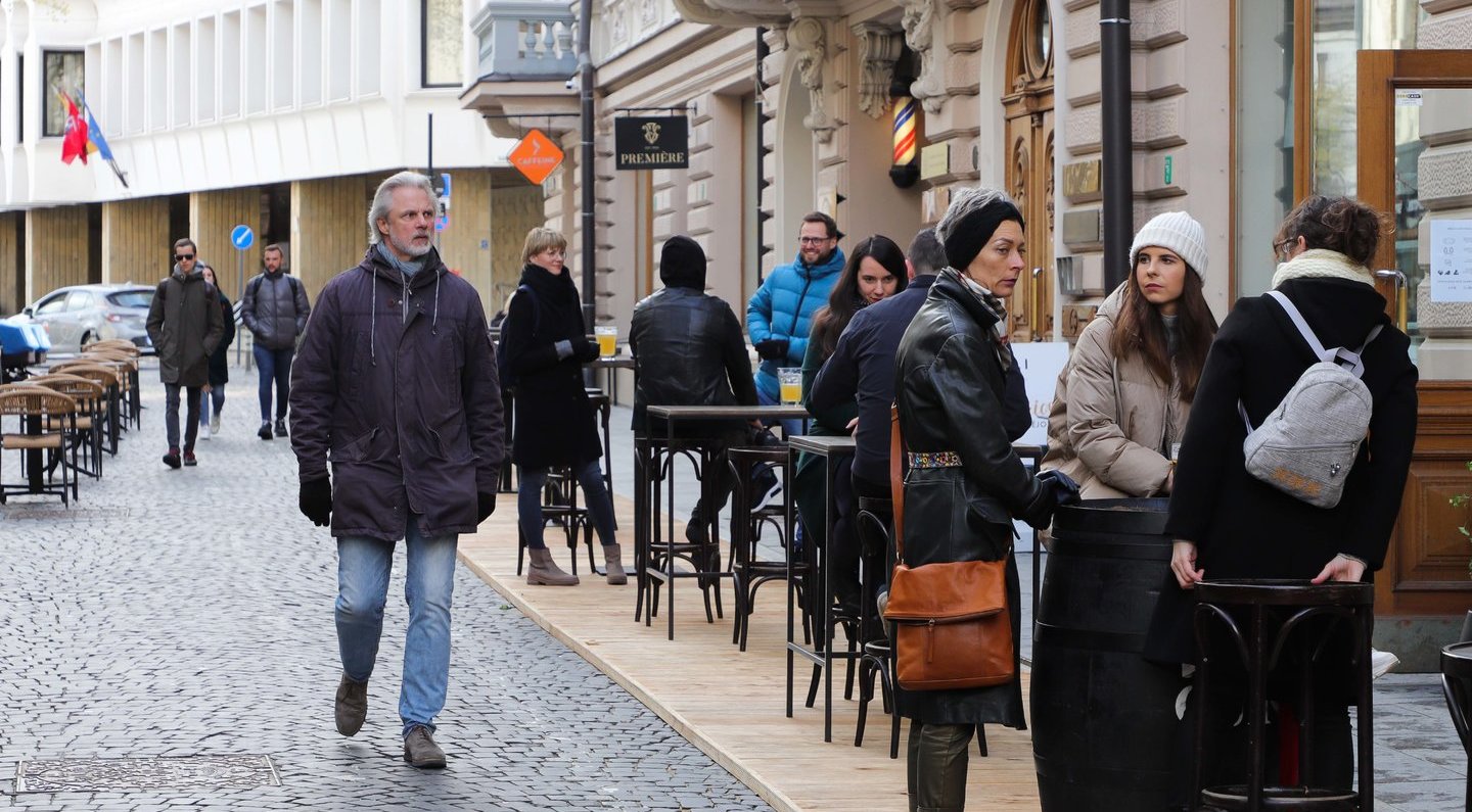 Gyventojams – po 50 eurų papildomai: štai kas 2027 kas mėnesį gaus šiuos pinigus