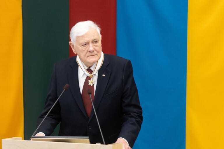 Iš Valdo Adamkaus kreipimasis į Lietuvos gyventojus