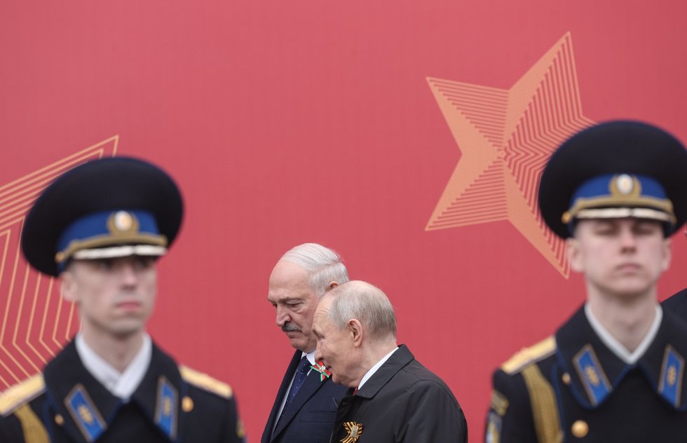 Paradas Maskvoje. Vladimiras Putinas ir Aliaksandras Lukašenka EPA