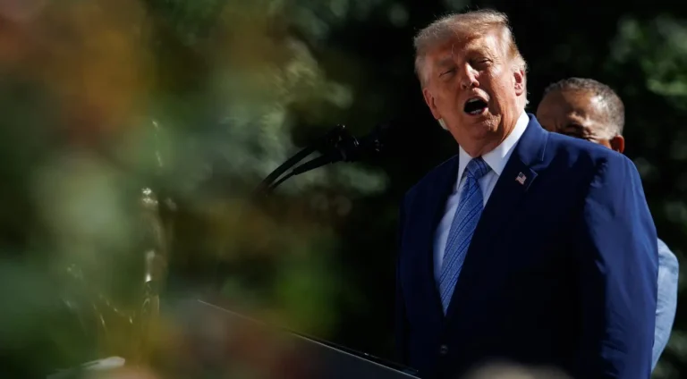 Po įtariamos mirties nuo maro Rusijoje prabilo Trumpas: „Bakterijos tapo stipresnės“