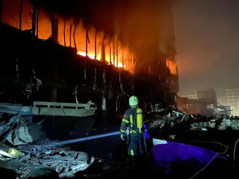 Kyjivui kuriamas „nepramušamas skydas“: Rusijos taikinius žada naikinti dar jiems nepasiekus sostinės