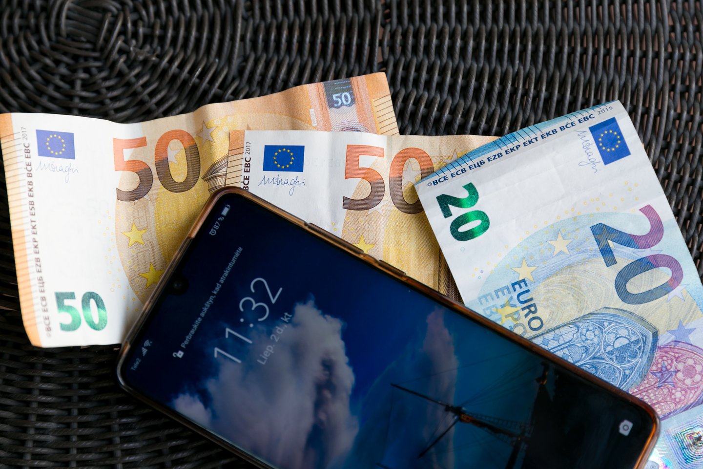 Sukčiai gali ištuštinti sąskaitą neprašydami slaptažodžio: pakanka vieno jūsų veiksmo