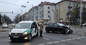 Sulaukus tokio amžiaus gali tekti perlaikyti vairavimo egzaminą: vien sveikatos patikros gali nepakakti